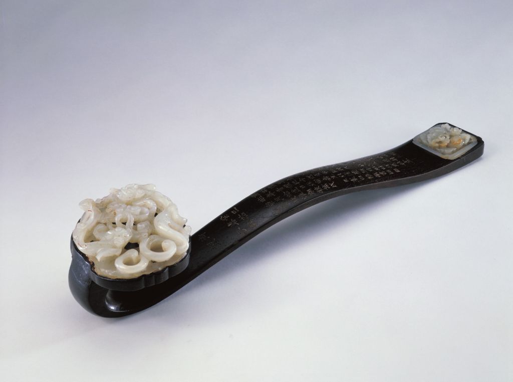 图片[1]-Hardwood handle engraved with imperial poetry, two sets of sapphire inlaid with Ruyi-China Archive